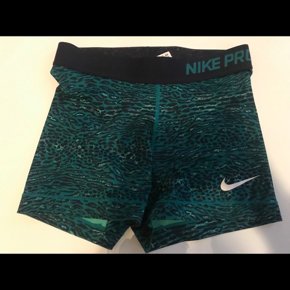 Women’s Nike pros - Picture 5 of 5